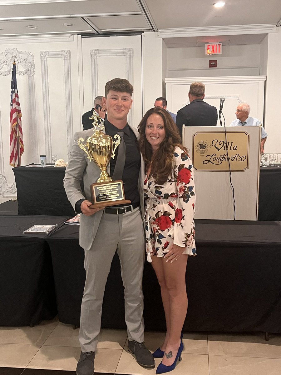 THE FIRST <a href="/KingsParkBSB/">Kings Park Baseball</a>  PLAYER TO EVER WIN IT. COULDN’T BE MORE DESERVING. ELITE PLAYER, LEADER, FRIEND, SON AND PERSON <a href="/Huntercola2/">Hunter Colagrande</a> #NothingEasy