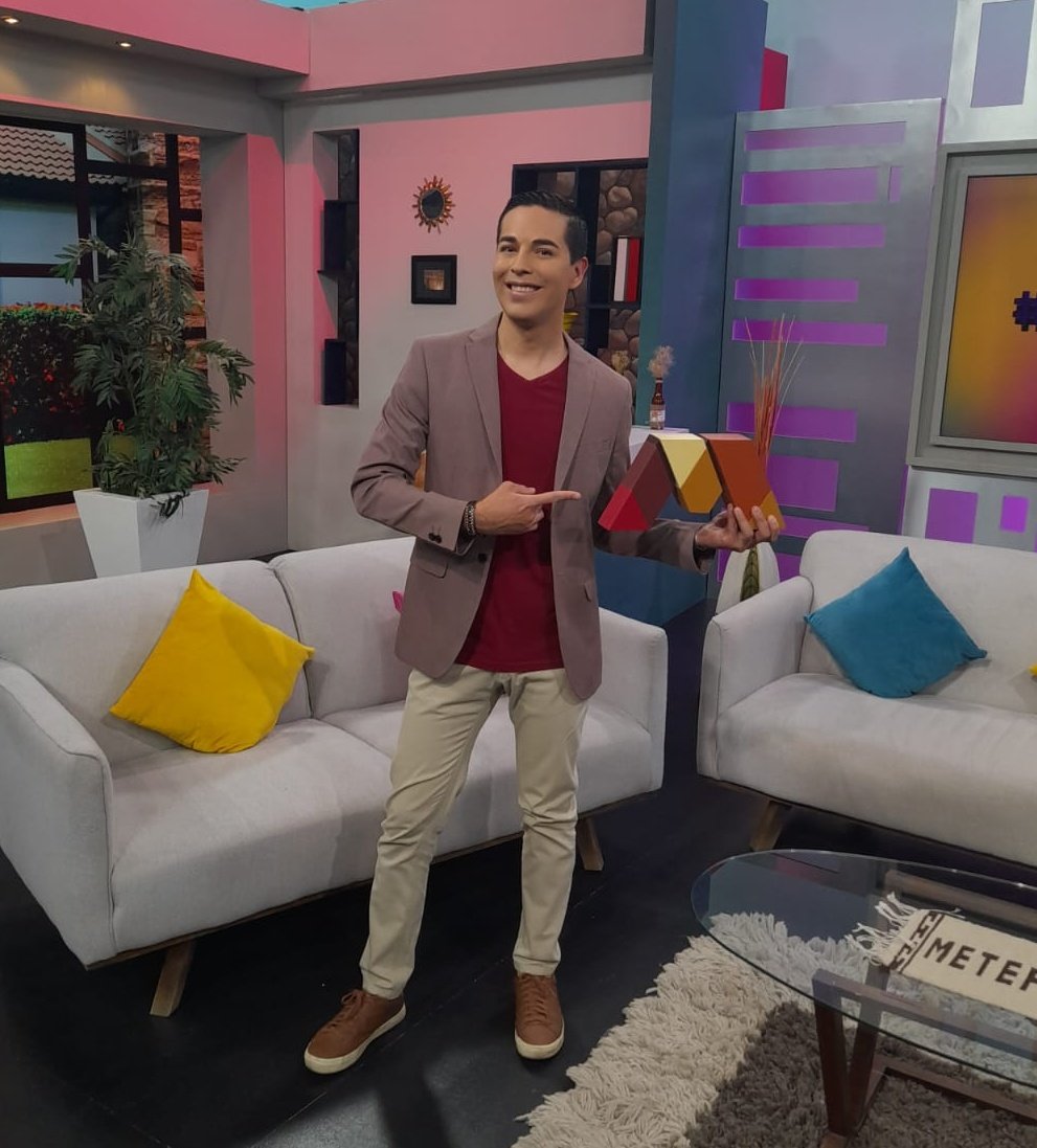 christianzamaco's tweet photo. Feliz inicio de semana familia!!! Los esperamos todas las mañanas de 10:30 am a 12:30 PM en #Emocionate https://t.co/r50H5tDFBa