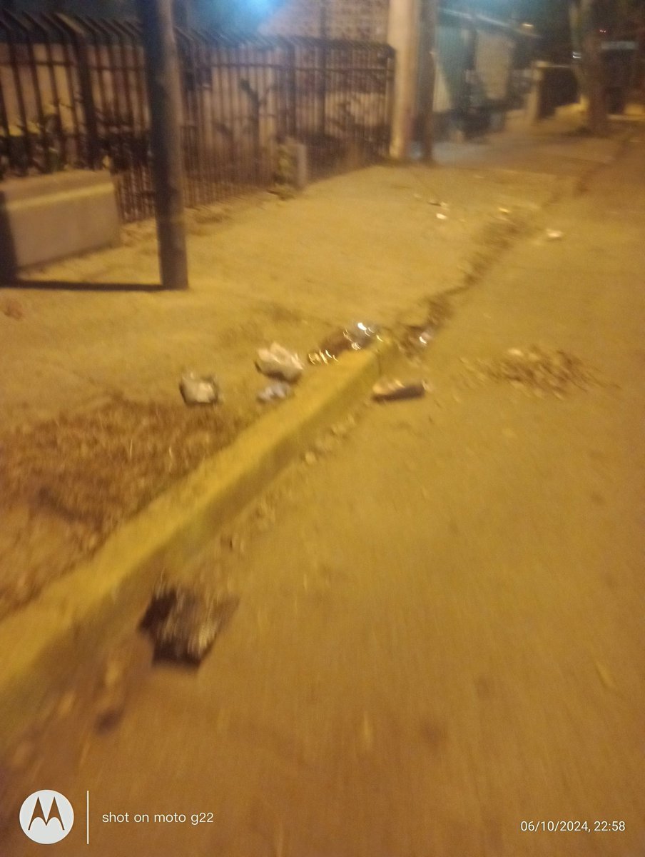 NDefilpo's tweet photo. Así hace la recolección @COTRECO en el marqués de sobremonte esto es Bartolomé Jaimes al 800 un desastre https://t.co/hMiVnsIC2K