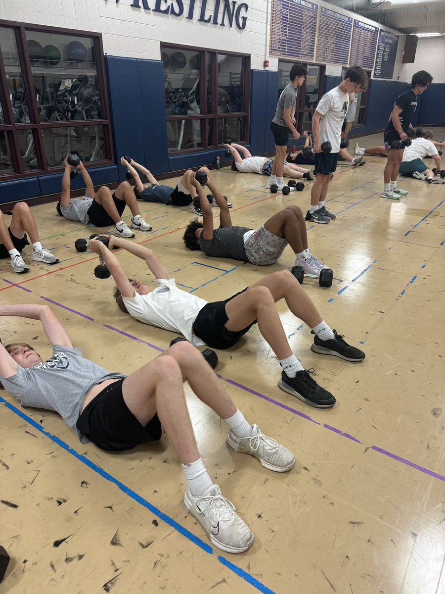 ANLightningFB's tweet photo. Day One. Team24 pushing each other! #L3AD #UN1TY #EarningEverything https://t.co/xeZEjuZUhs