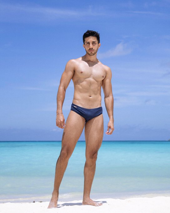 A beach with crystal clear water never lets you down 🏖️ 📍Los Roques 🇻🇪 https://t.co/BoIS5ZcnJ1