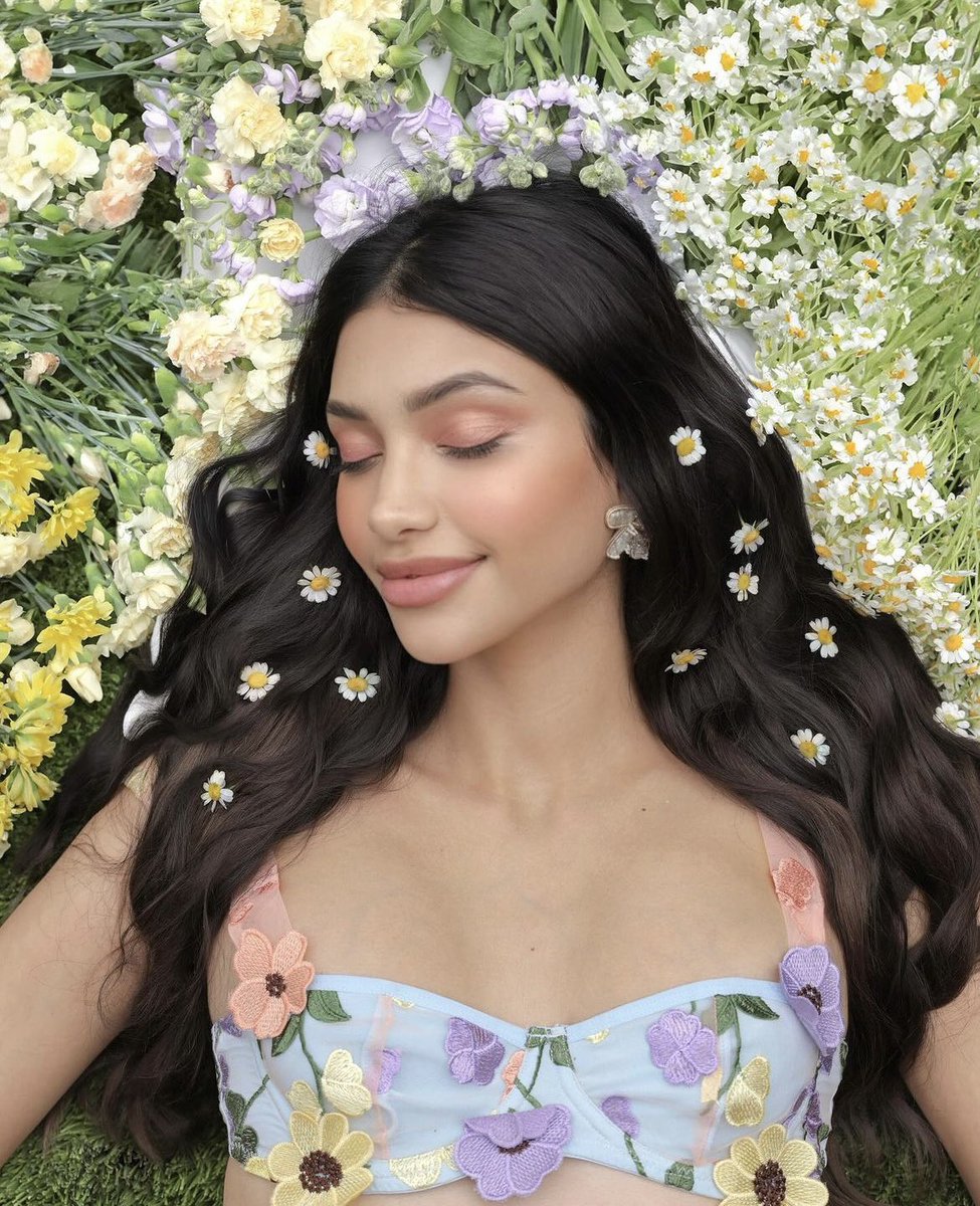 AlannaPanday_'s tweet photo. Currently in Bloom 🌸

@IPSY #AlannaPanday https://t.co/cIb3BSGwOk