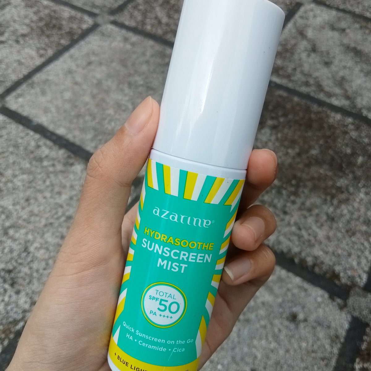 ryhnd00y's tweet photo. #ryview Sunscreen yg selalu dibawa kemana-mana. Isian wajib dalam tas pokoknya. Teksturnya agak cair, jadi pas diblend enak dan lumayan cepat meresap. Gaada yg namanya whitecast✨ Minusnya gak bisa langsung semprot ke muka kayak versi yg satunya🤧
📌https://t.co/t4n8gQcrB2 https://t.co/9JGhmio0b4
