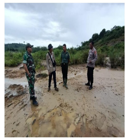 beaxxes's tweet photo. Giat Patroli &amp; Pengamanan gabungan Tni-Polri di tempat Obvitnas dan rawan Karhutla. Di Wilayah Kota Bontang https://t.co/mVYbzRXelG
