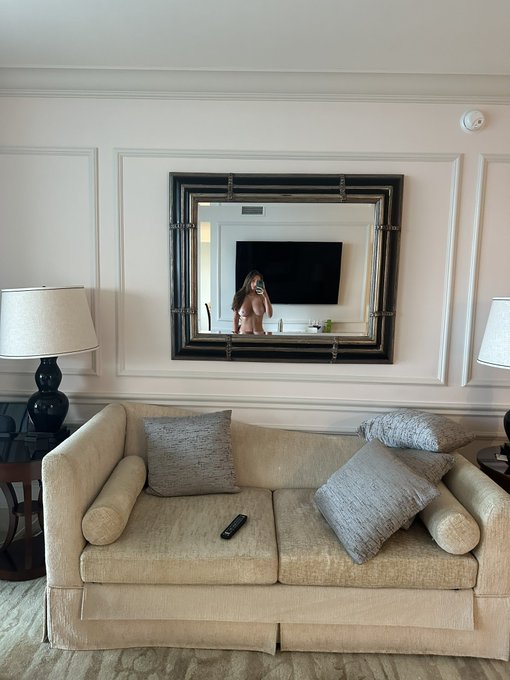 &lsquo;hi&rsquo; if u notice it and want extras https://t.co/cuKZTrleKS