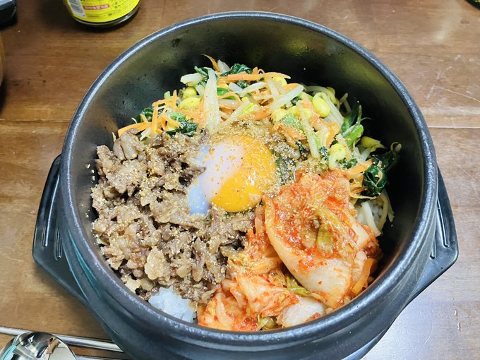 韓国食器のトゥッペギ鍋買った
石焼きビビンパ用の
トルソッていう石鍋を買うかなやんだけど 
チゲにも
インスタントラーメンにも
ビビンパにも
多用途に使えるトゥッペギにした
買って大正解だった

もろみ連日自宅ビビンパにはまる
ちゃんとおこげも出来る簡単美味し 