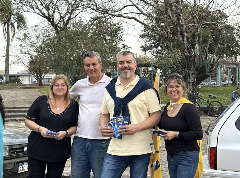edusan78's tweet photo. Comenzamos el reparto de listas rumbo a las Elecciones Internas junto a compañeros ediles.
#lista50 #WilsonEzquerra
@lista5uruguay @AlvaroDelgadoUy
@dcentrouy https://t.co/GKHEmYExut