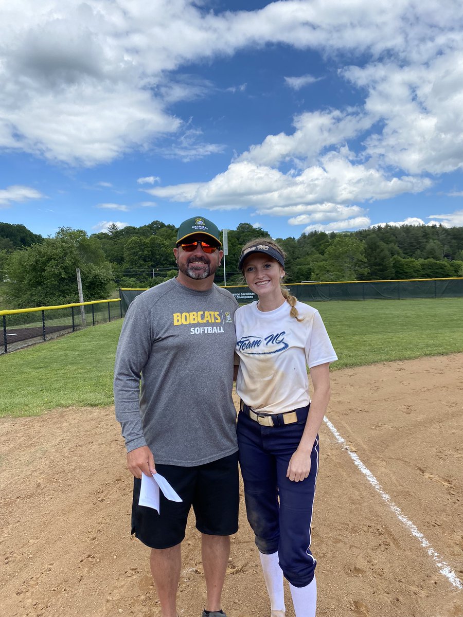 hatley2024's tweet photo. I had a great time today at my new home starting this fall!! It was also great to meet two future teammates and to see my current teammate @MacyLaw2025. Looking forward to being up here in the fall!! @teamnceley @LMC_Softball @Jbum42 @MaddyKeefer1 https://t.co/Cacol4PCXv