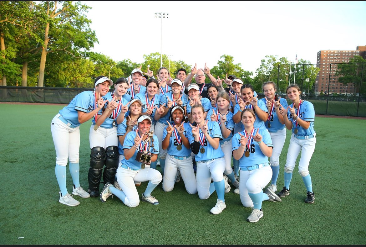 NataliaMarecki's tweet photo. what an amazing first year! so grateful to be part of this awesome team! thank you seniors and thank you coaches #year1 #froshseason #msda https://t.co/R9X3Y246kQ