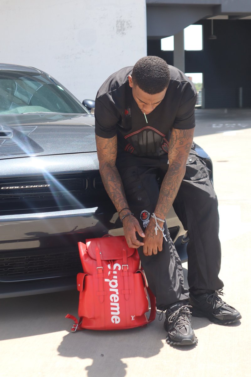 GuapShotIt's tweet photo. check me out ; if the love dont come Elevated.. Keep it lil baby. And whatever yu do Stand on yo P. Stay Studry Outchea =@mbkgh #ElevatedLove https://t.co/Z9t2fjAWuN