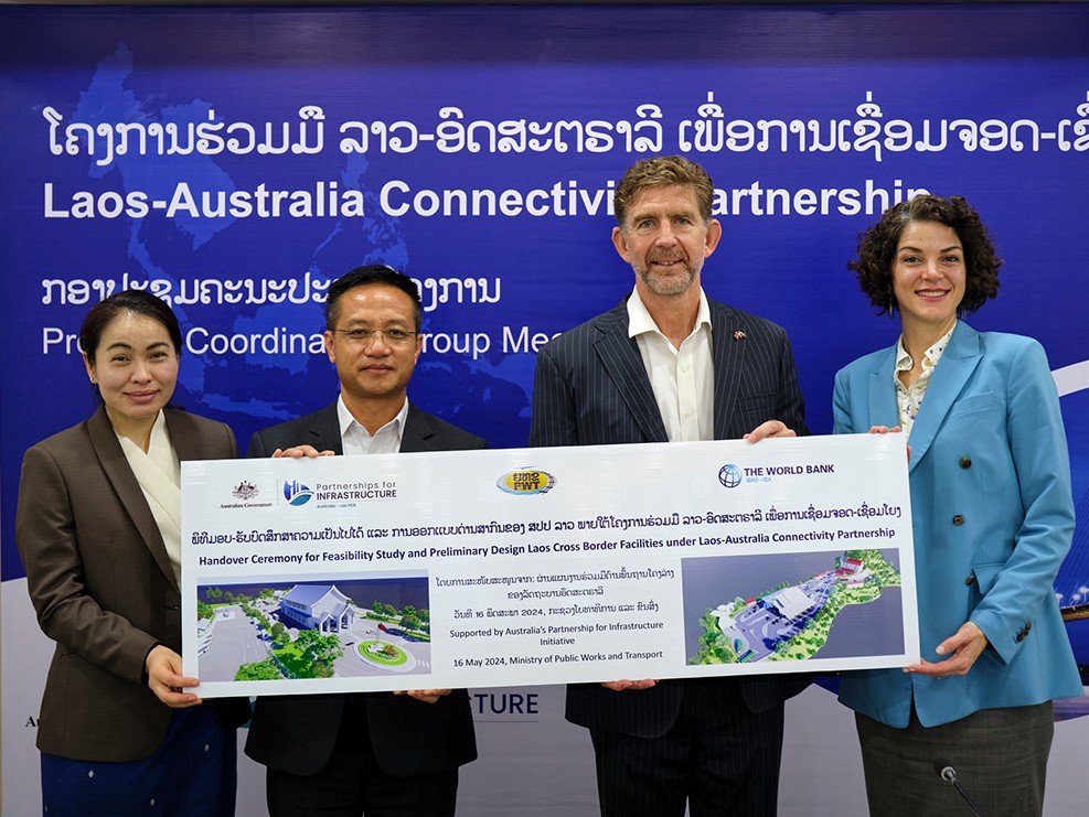 AusAmbLaos's tweet photo. π¦πΊ supported the delivery of new designs to upgrade π±π¦ cross-border facilities β a major boost in connectivity for trade & tourism. #PartnershipsForInfrastructure is helping Laos become a land-linked regional hub https://t.co/gDvqAMaJhA
