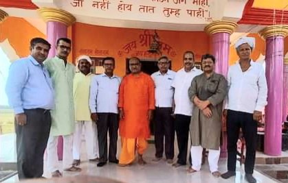 SATENDRAGURRAN's tweet photo. 10.6.2024.
श्री मारुति नंदन हनुमान जी मंदिर, रामपुर बुजुर्ग, सलेमपुर - मझौली रोड, देवरिया. 
श्री चंद्रप्रकाश मिश्र जी के गाँव पर आयोजित भागवत कथा मे अधिवक्ता भाइयों के साथ. https://t.co/qTKxvlT3Tp