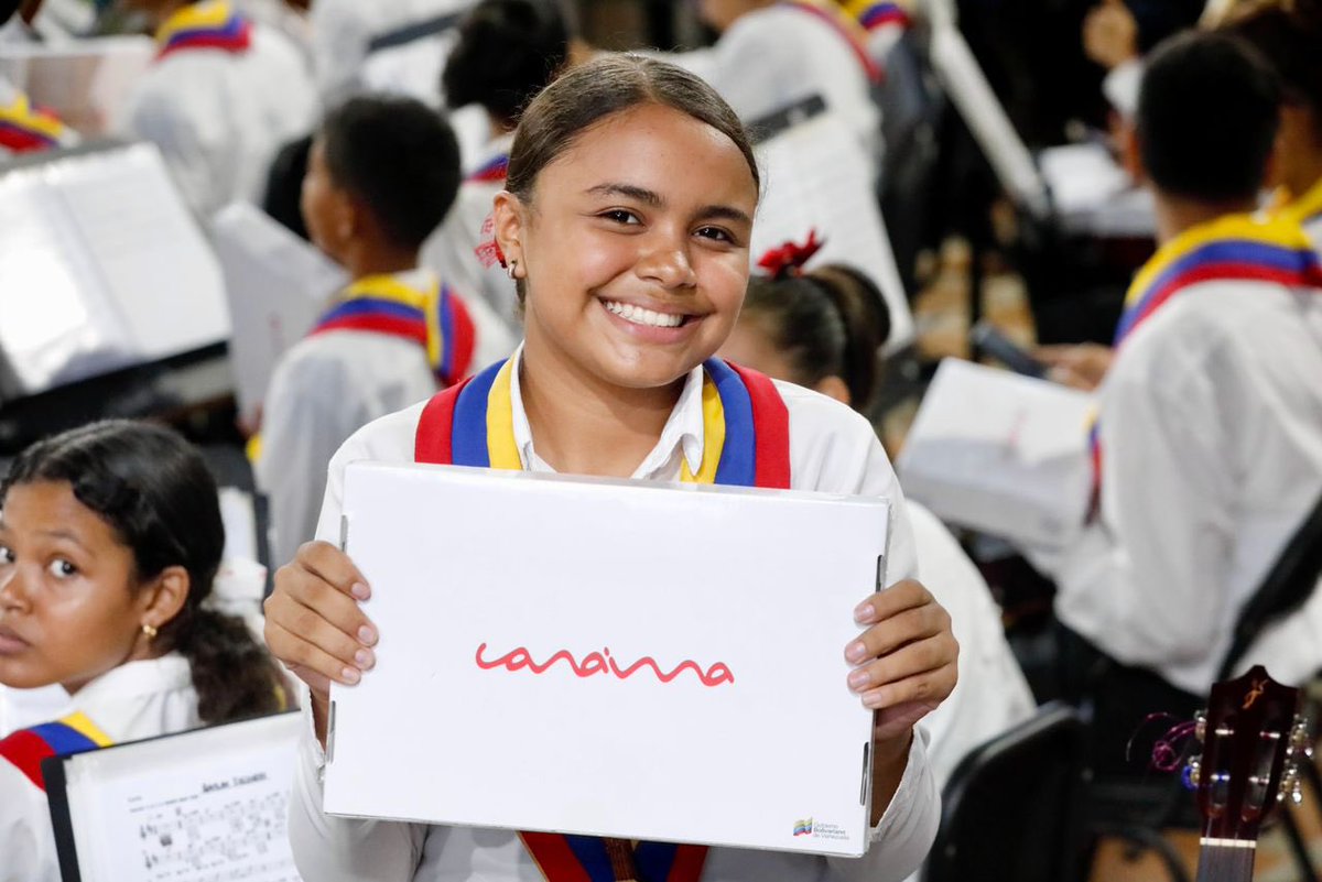 ¡Extraordinario! Encuentro con la Orquesta Sinfónica en la Casa de la Cultura del municipio Sucre #Aragua reaperturada por nuestro Presidente @nicolasmaduro en el marco de la Gran Misión Viva Venezuela Mi Patria Querida 

¡Dios Bendiga a nuestros Niños y Niñas! 🙏🏻🌸