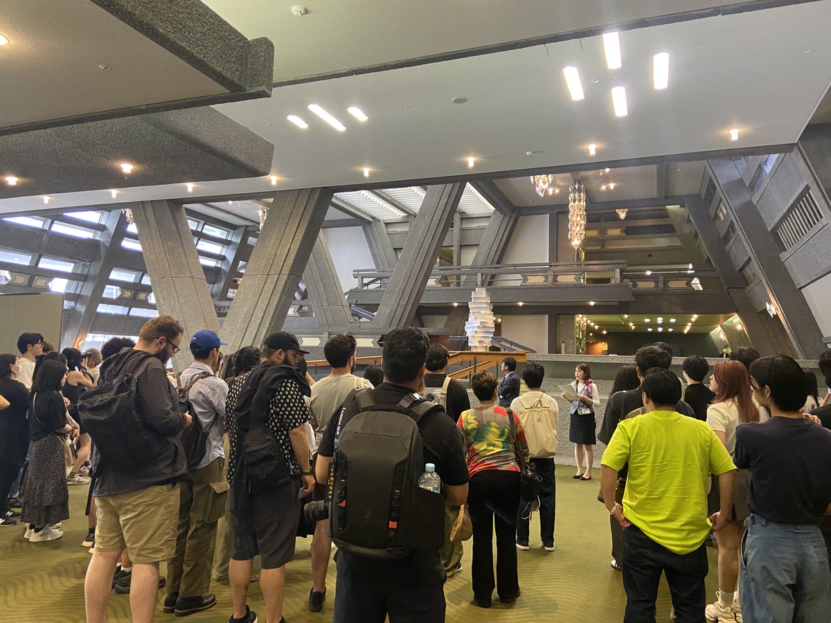 ICCKyoto's tweet photo. #京都精華大学 建築学科と #CaliforniaStatePolytechnicUniversity の皆さまが #京都国際会館 の視察に来てくれました!
当館の建築を間近で見ていただき、両大学の交流の機会にも!
建築学を専攻している皆さまの学びに繋がっていれば嬉しいです✨
#京都 #モダニズム建築 https://t.co/b7kPeMtvYo
