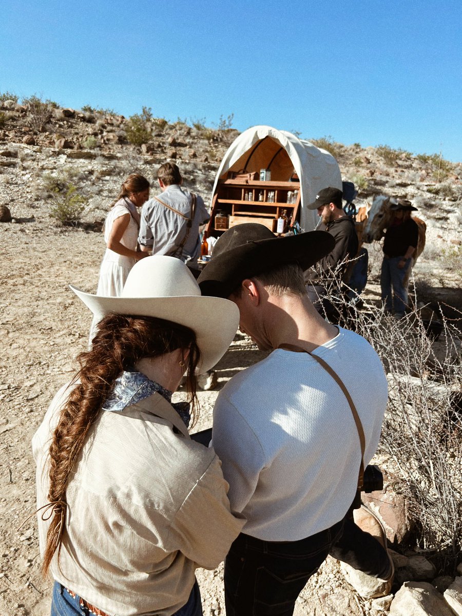 This video was so fun cause I was in it, but I wasn’t innnnn it…the focal point was the story 🫶🏻 did anyone notice the book cover?!  

youtu.be/ogvtuIdJu7M?si…