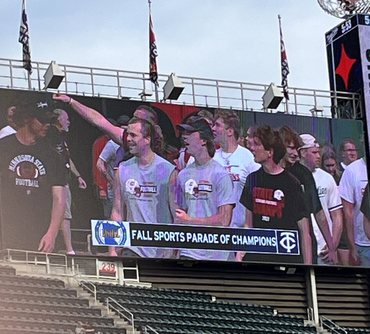 CentCougsFB's tweet photo. Fun night at the Twins Game⚾️ https://t.co/xwqCh3E2w5