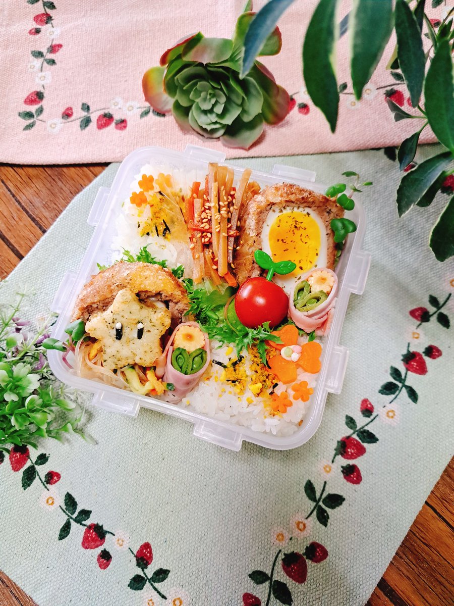 今日のお弁当

⭐息子弁当⭐
スコッチエッグ
きんぴらごぼう
ヤングコーンとスナップえんどうのベーコン巻き
春雨サラダ
星ポテト
トマト

本日デコるのを諦めました(笑)
#お弁当記録　#高校生弁当　#今日のお弁当　#ランチ