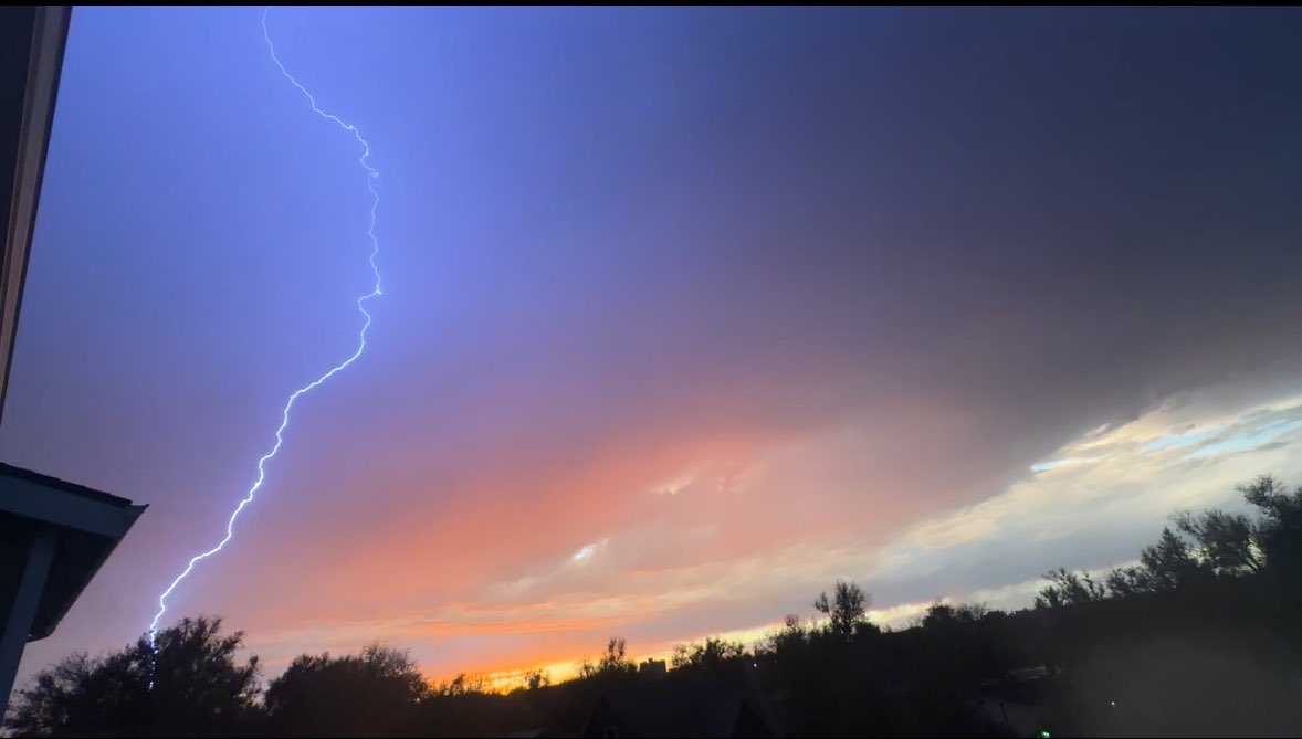 Regan0313's tweet photo. Unedited lightning at sunset just east of Greeley #cowx https://t.co/cWK3Zjd4af