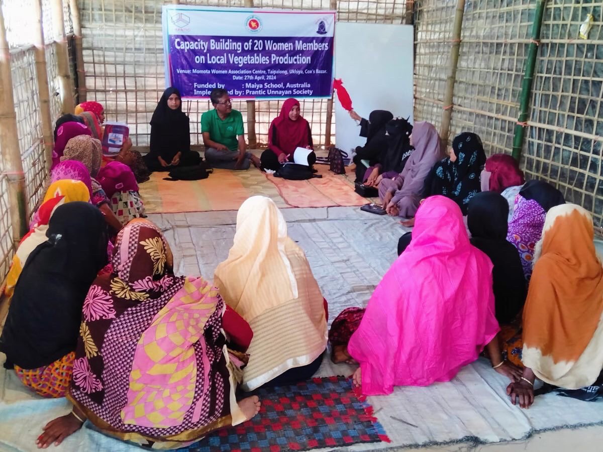 Livelihoods Project trainees learning how to make compost to grow organic vegetables at home 🥕