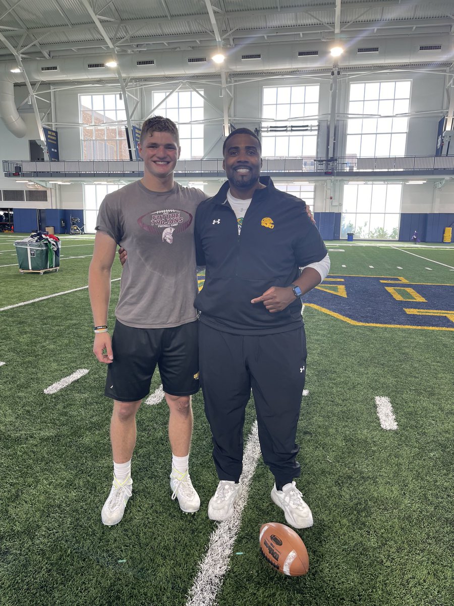 OwenEdlen90's tweet photo. Praise YAH! After performing at @NDFootball camp today, I am so blessed to have received an offer as a preferred walk on to Notre Dame! Thank you @CoachWash56, @CoachAlGolden , and @Marcus_Freeman1 for this opportunity! https://t.co/pU3GoX5EJ5