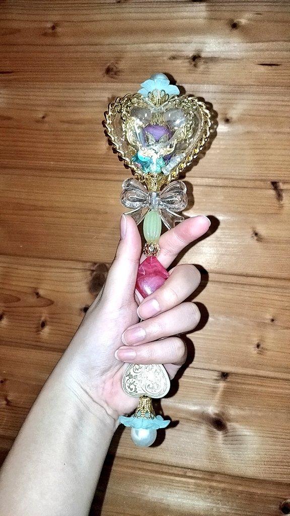 nemu_toulove's tweet photo. 寝ようにも寝られないので、みんなにアーシの宝物を見せてあげよう
去年、世界一大好きな作家さんからお迎えした「何の役にも立たない超可愛い棒」です🫶🫶
#millna https://t.co/YEELxsjx4e