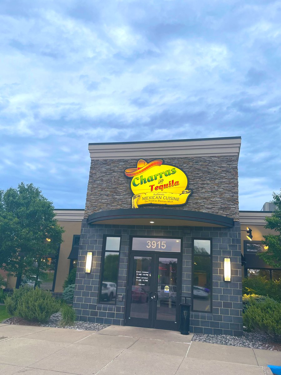 NaomiOrre's tweet photo. quick trip to the northern valley this evening to celebrate a great friend’s birthday. Delicious food (so full!) + awesome customer service. We’ll be back!
Next trip- I’ll have to try the cucumber jalapeño margarita. 😋
#GrandForksND #PrairiePlaces 🌮🌯🎂🎈✨ https://t.co/tHC6DlqQHG