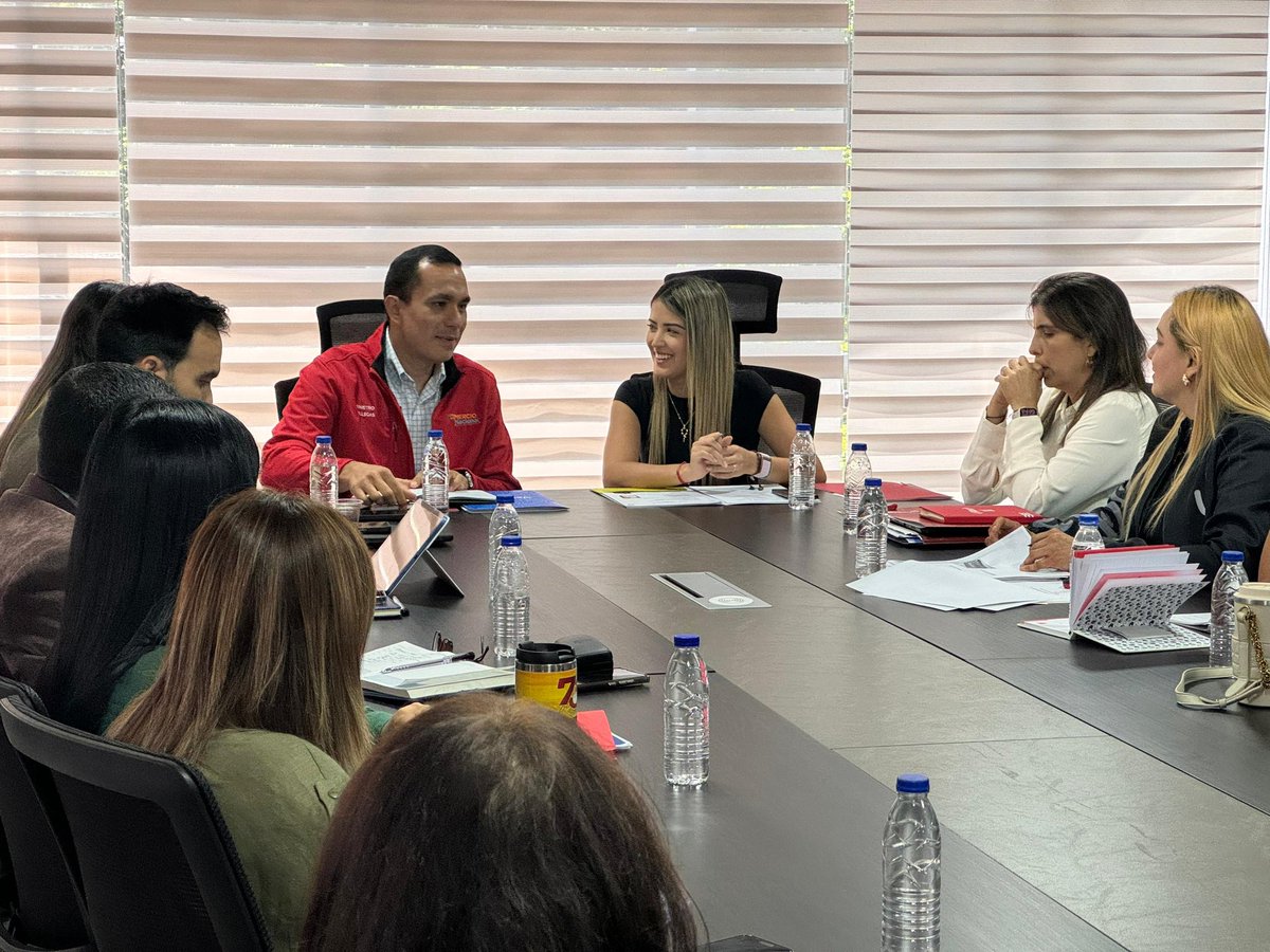 Hoy, participamos en una mesa de trabajo junto a <a href="/LuisVillegasR_/">M/Luis Villegas Ramírez</a> de <a href="/MinComNacional/">Ministerio de Comercio Nacional</a> y otros entes involucrados en el avance del posicionamiento de los productos IGP en la red de supermercados para incentivar el consumo de lo “Hecho en Venezuela”, campaña que llevamos adelante.