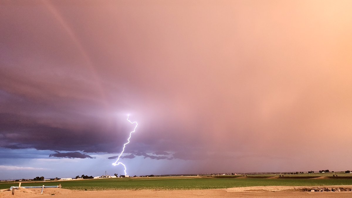 _RyanShepard's tweet photo. Lightning, rainbow, sunset... what a beautiful combination! #cowx https://t.co/hds1HiVcAo
