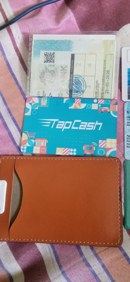 T_Tama04's tweet photo. Telah ditemukan dompet di depan Puskesmas Ngaglik 1 Atas Nama Fahri Nurullah Bagi yg merasa kehilangan bisa Inbox saya Matur Nuwun.

Cc: @merapi_uncover @Upil_Jaran2 https://t.co/gYTzz27pSl