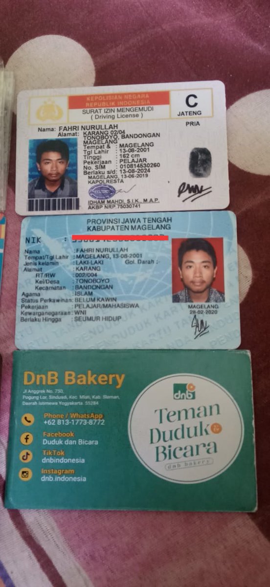 T_Tama04's tweet photo. Telah ditemukan dompet di depan Puskesmas Ngaglik 1 Atas Nama Fahri Nurullah Bagi yg merasa kehilangan bisa Inbox saya Matur Nuwun.

Cc: @merapi_uncover @Upil_Jaran2 https://t.co/gYTzz27pSl