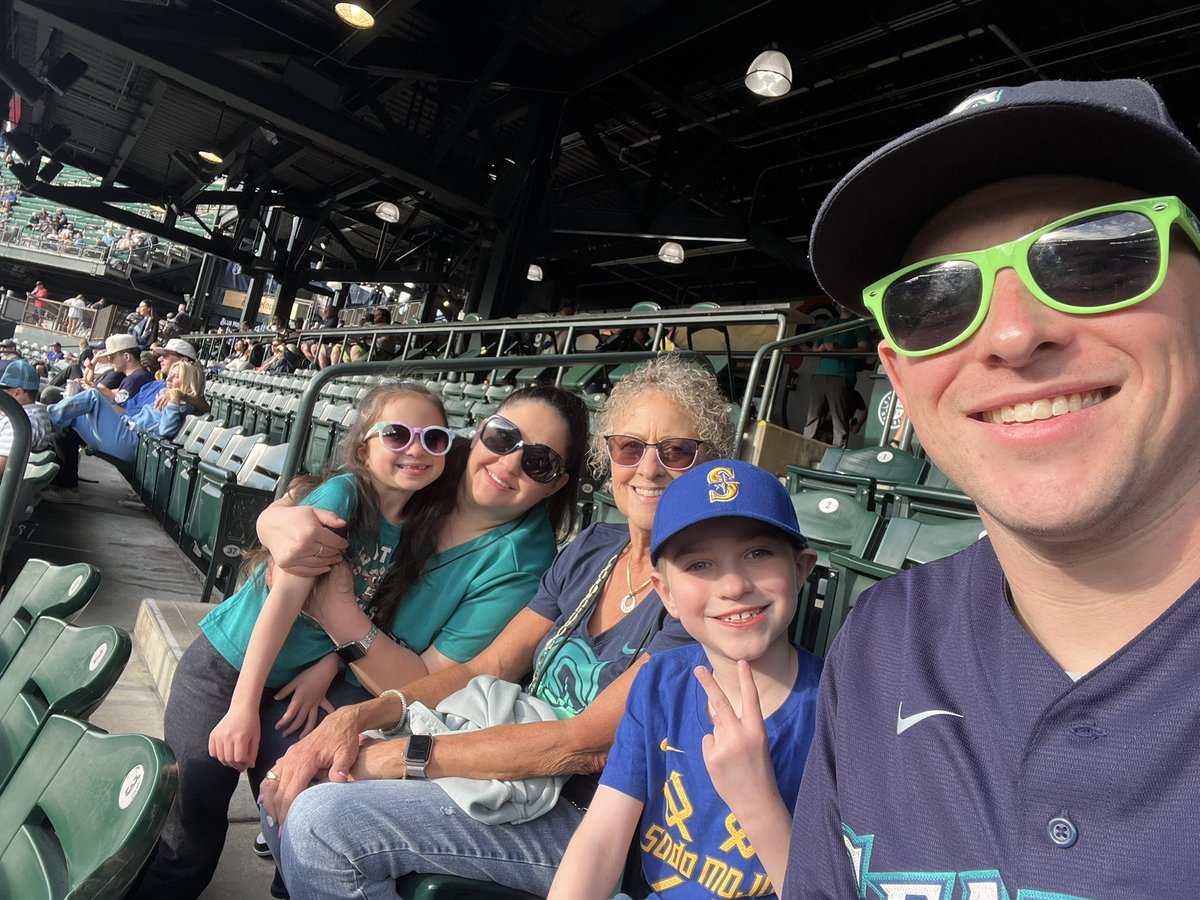Drew_Howard's tweet photo. At the game with the family! #tridentsup #gomariners https://t.co/16rdOSVQmi