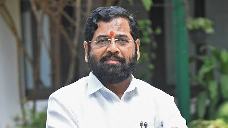 JaikyYadav16's tweet photo. महाराष्ट्र से अजीत पवार वाली NCP को कैबिनेट में जगह न मिलने को लेकर वह नाराज़ है। अब एकनाथ शिंदे गुट की शिवसेना की भी नाराजगी सामने आई है।

जीतनराम मांझी के पास 1 सांसद है फिर भी कैबिनेट मंत्री बने।

चिराग पासवान के पास 5 सांसद हैं फिर भी कैबिनेट मंत्री बने।

HD कुमारस्वामी के पास मात्र 2 सांसद हैं फिर भी कैबिनेट मंत्री बने मगर 

शिंदे गुट की शिवसेना के पास 7 सांसद हैं फिर भी उन्हें राज्य मंत्री स्वतंत्र प्रभार मिला।

यह कहना है एकनाथ शिंदे की शिवस���ना के चीफ व्हिप श्रीरंग बारणे का।