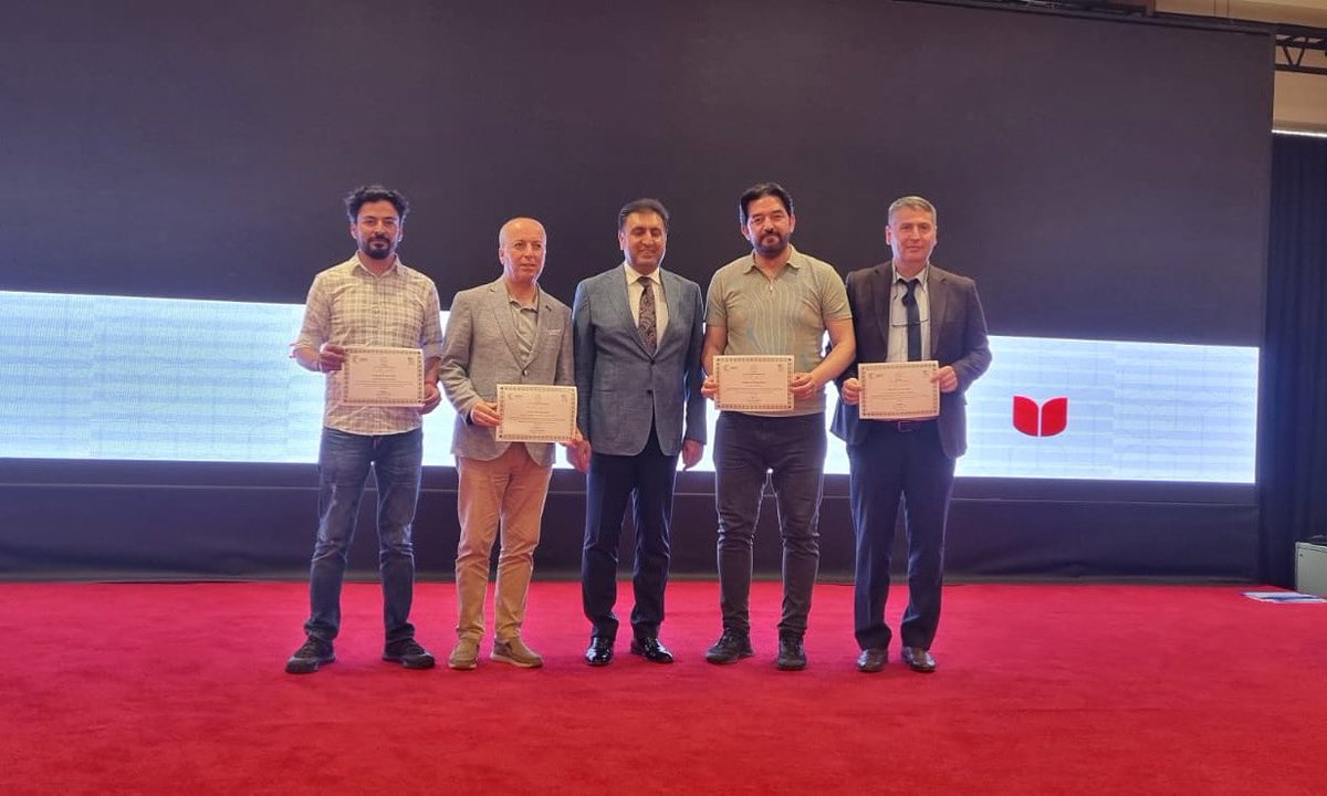 Okul Portfolyo Projesi Sene Sonu Toplantısında, Serpil Şahinoğlu Anaokulu, Kadir Has İlkokulu, Prof. Abdullah Türkoğlu Ortaokulu, Maltepe Mesleki ve Teknik Anadolu Lisesi'ne belgeleri İl Millî Eğitim Müdürümüz Doç. Dr. Sn. Murat Mücahit Yentür tarafından verildi.

<a href="/MucahitYentur/">Murat Mücahit Yentür</a>