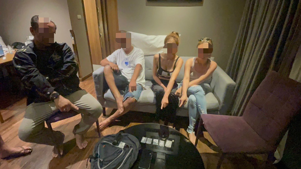 ‼️บุกจับ ‘นรเศรษฐ์ ไทยเศรษฐ์‘ ญาตินายชาดา รมช.มหาดไทย พร้อมไอซ์ 6 ถุง-อาวุธปืน ขณะปาร์ตี้ยาเสพติดในโรงแรมกลางกรุง #นรเศรษฐ์ #หลานชาดา #ชาดาไทยเศรษฐ์