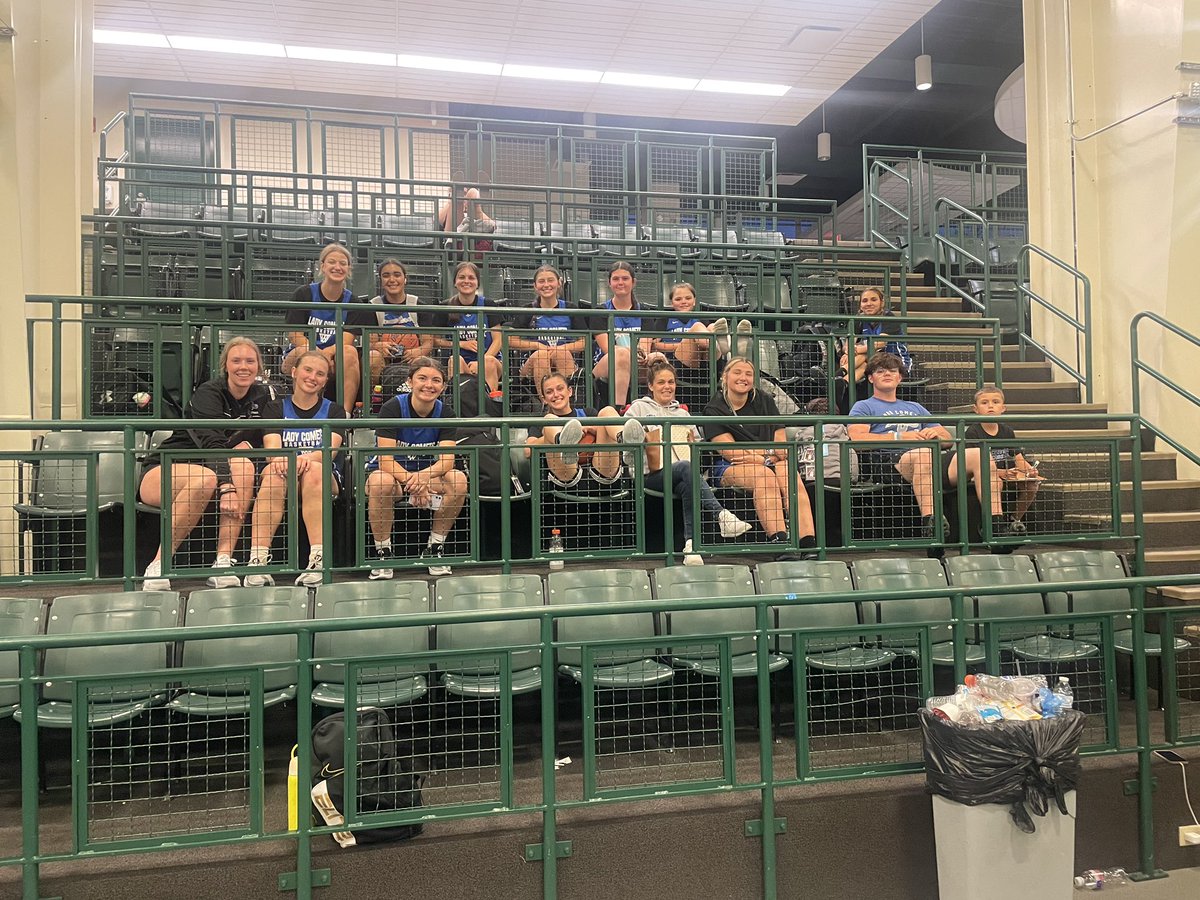 ladycometshoop's tweet photo. Day 1 of Tiffin U team camp. Ended up 1-2โฆ. Lost by 4, won by 2 in overtime, lost by 12. Not bad since this was the 1st chance we had all 10 of them together. GREAT group of girls! Some kinks to work out- but a good start. Great opportunity to keep improving๐
#teamworkfamily https://t.co/B2XJacoSK8