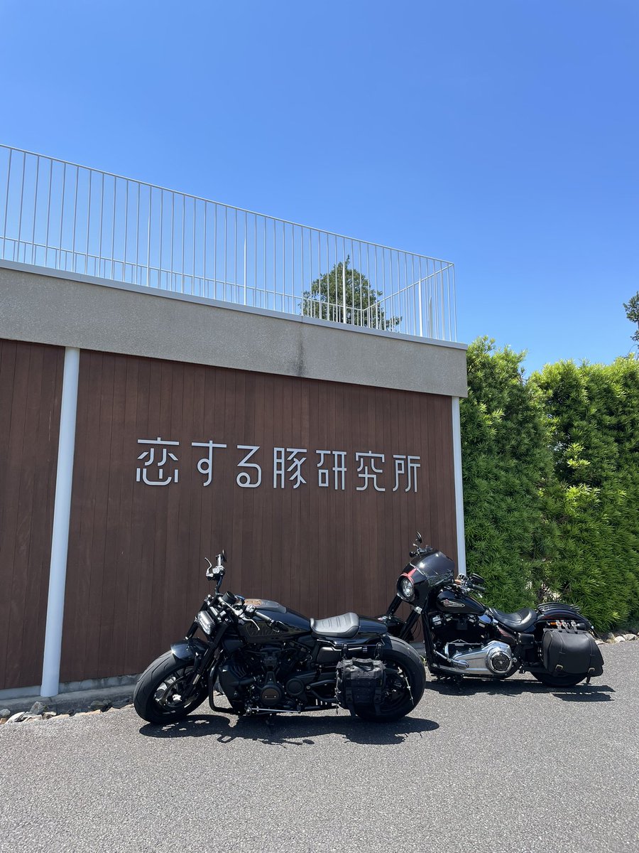 nemukyun999's tweet photo. 恋する豚研究所に着弾してま✨️
久しぶりというか
1年ぶりにハーレーに乗ってま(*`ω´)b
動いてくれてありがとう😊
#恋する豚研究所
#RH1250S
#FLSL
#ハーレーダビッドソン
#ハーレー https://t.co/0jRh1R7tpH