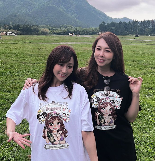 20周年イベントは6/14だよ☺️  オリジナルTシャツが出来上がりましたーー！！ オリジナルTシャツには可愛いキラキラシールが付きます❤️ Tシャツ２枚購入の場合&darr; 川上手ぶらチェキプレゼント‼️  ボトル（白ワイン、赤ワイン、シャンパン）入れてくれた方&darr; メンバー全員サイン色紙プレゼント🎁<a href="/tag/%E5%B7%9D%E4%B8%8A%E3%82%86%E3%81%86"class="tags"><span>#川上ゆう</span></a><a href="/tag/%E9%9F%93%E5%9B%BD"class="tags"><span>#韓国</span></a><a href="/tag/%E5%8F%8B%E7%94%B0%E7%9C%9F%E5%B8%8C"class="tags"><span>#友田真希</span></a>