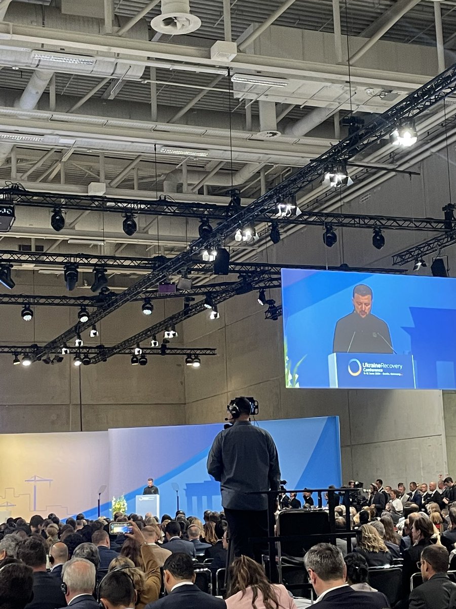 🇬🇪🇲🇩  will one day join the 🇪🇺 together with Ukraine. Says <a href="/ZelenskyyUa/">Volodymyr Zelenskyy / Володимир Зеленський</a> at the #URC2024