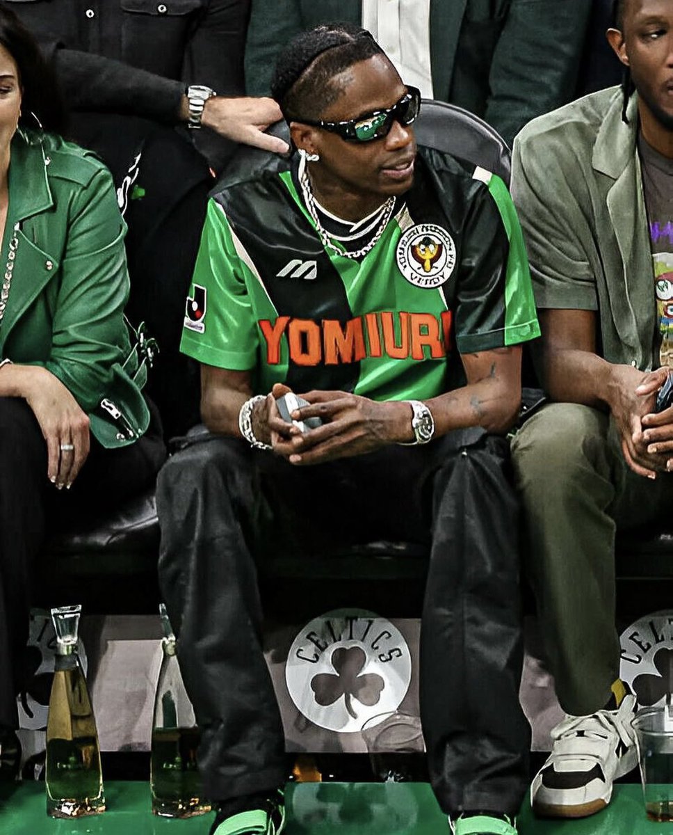 【TRAVIS SCOTT着用モデル】 ヴェルディ Travis Scott in a vintage Tokyo Verdy shirt 🔥 Via @shukyumagazine