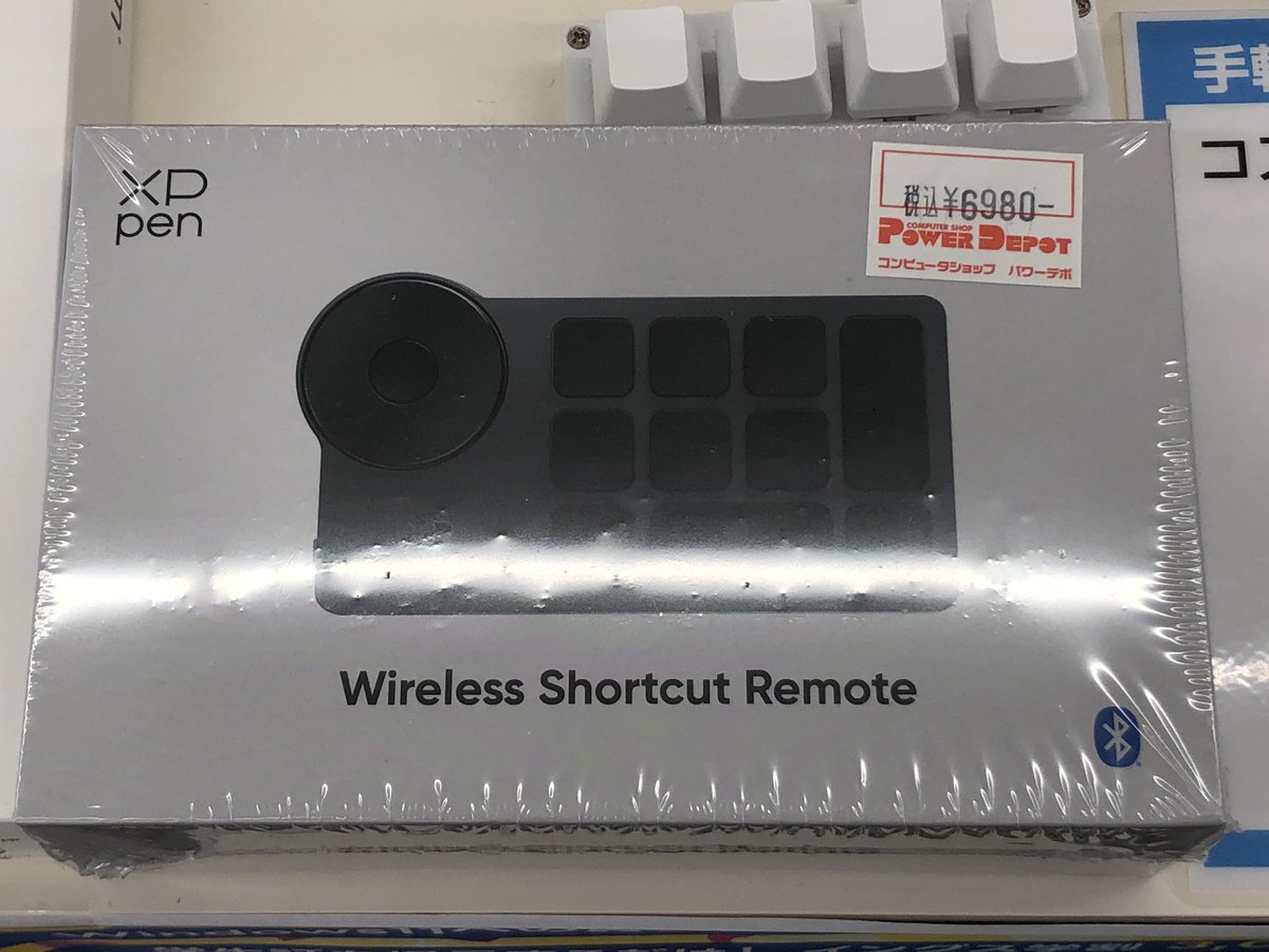 pdhirosaki's tweet photo. 【ヒロデポ入荷情報】
XPPenの左手デバイスACK05が入荷しました。
画像処理以外にも動画編集、音楽制作などの作業に対応してます。
#XPPen #入荷 #左手デバイス #ACK05 https://t.co/HSXHKyzcNh