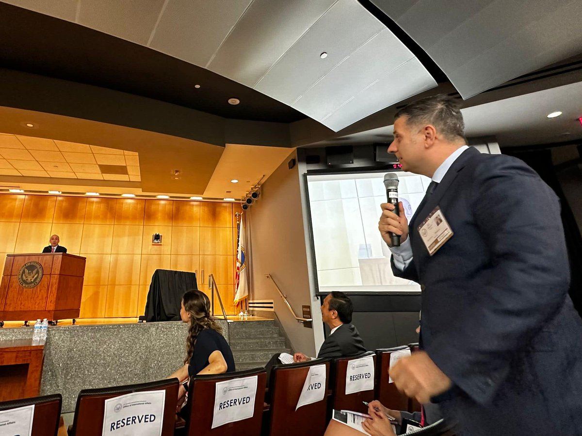asf_romania's tweet photo. Președintele  ASF, Alexandru Petrescu, a participat ieri, alături de Vicepreședintele  Gabriela Horga, la conferința Securities Market Growth and Development, organizată la U.S. Securities and Exchange Commission la Washington. Detalii aici: https://t.co/JhC2gco5Fz https://t.co/2SAtw9CGei