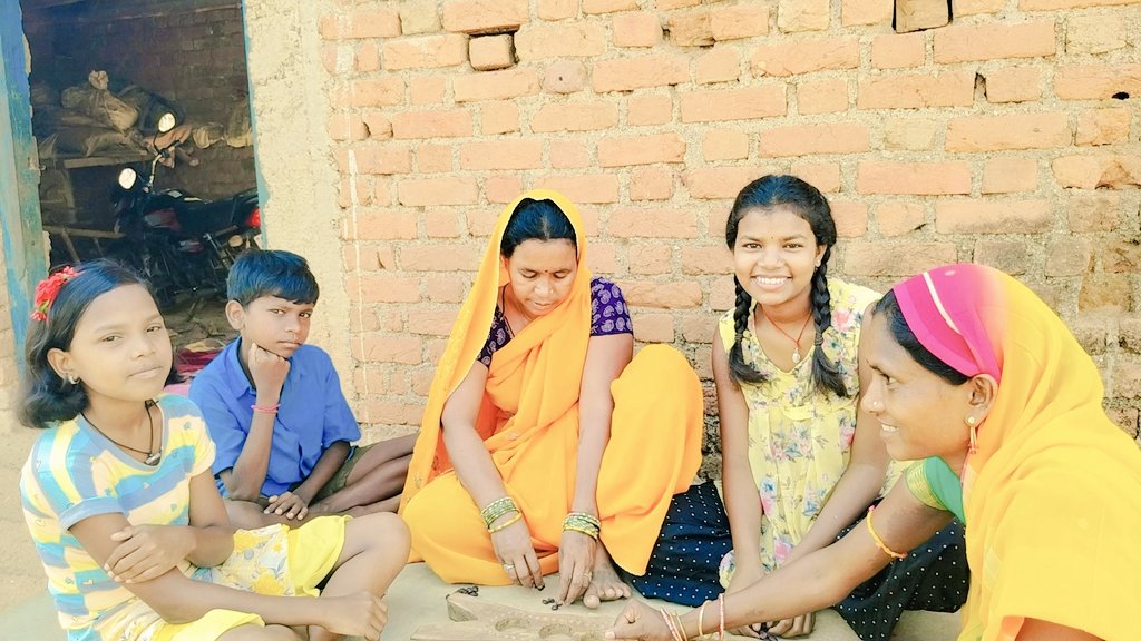 sindhu_jag1761's tweet photo. खेल हावे रंगे -रंग
खेलबो हमन संगे-संग
#InternationalDayOfPlay
#CgForPlay
#UNICEFIndia
#NSSIndia
#MahasmundDist
@ChhattisgarhABC https://t.co/Y5EGgU3OTC