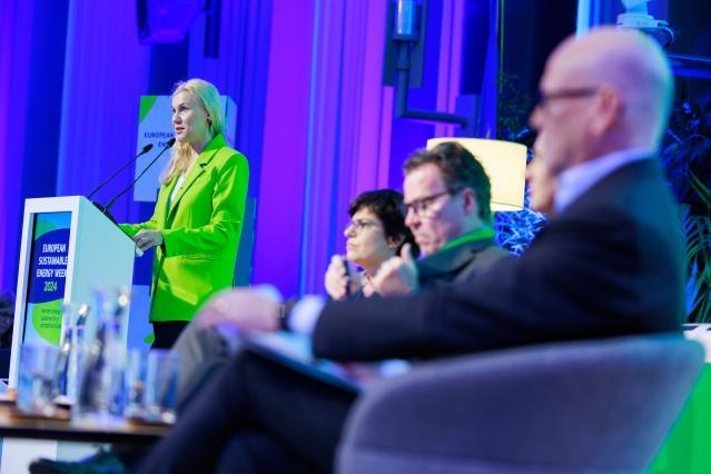 Energy4Europe πͺπΊ (@energy4europe) on Twitter photo Commissioner <a href="/KadriSimson/">Kadri Simson</a>'s speech, opening the 3-day conference of the European Sustainable β‘οΈ Energy Week #EUSEW2024, is available here π
π europa.eu/!fNwbkN
#EnergyTransition #Competitiveness #EUGreenDeal Commissioner <a href="/KadriSimson/">Kadri Simson</a>'s speech, opening the 3-day conference of the European Sustainable β‘οΈ Energy Week #EUSEW2024, is available here π
π europa.eu/!fNwbkN
#EnergyTransition #Competitiveness #EUGreenDeal