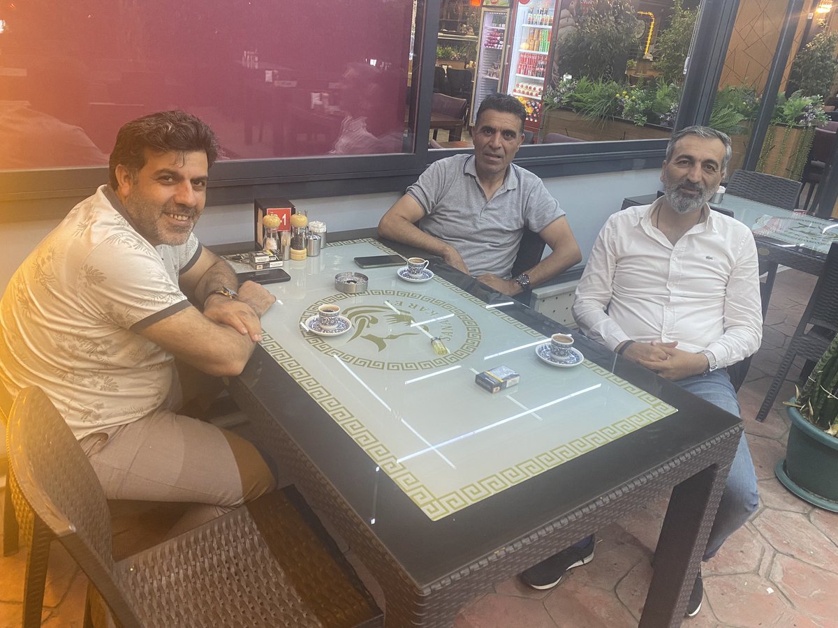 Bugün de günlerden genç abiler