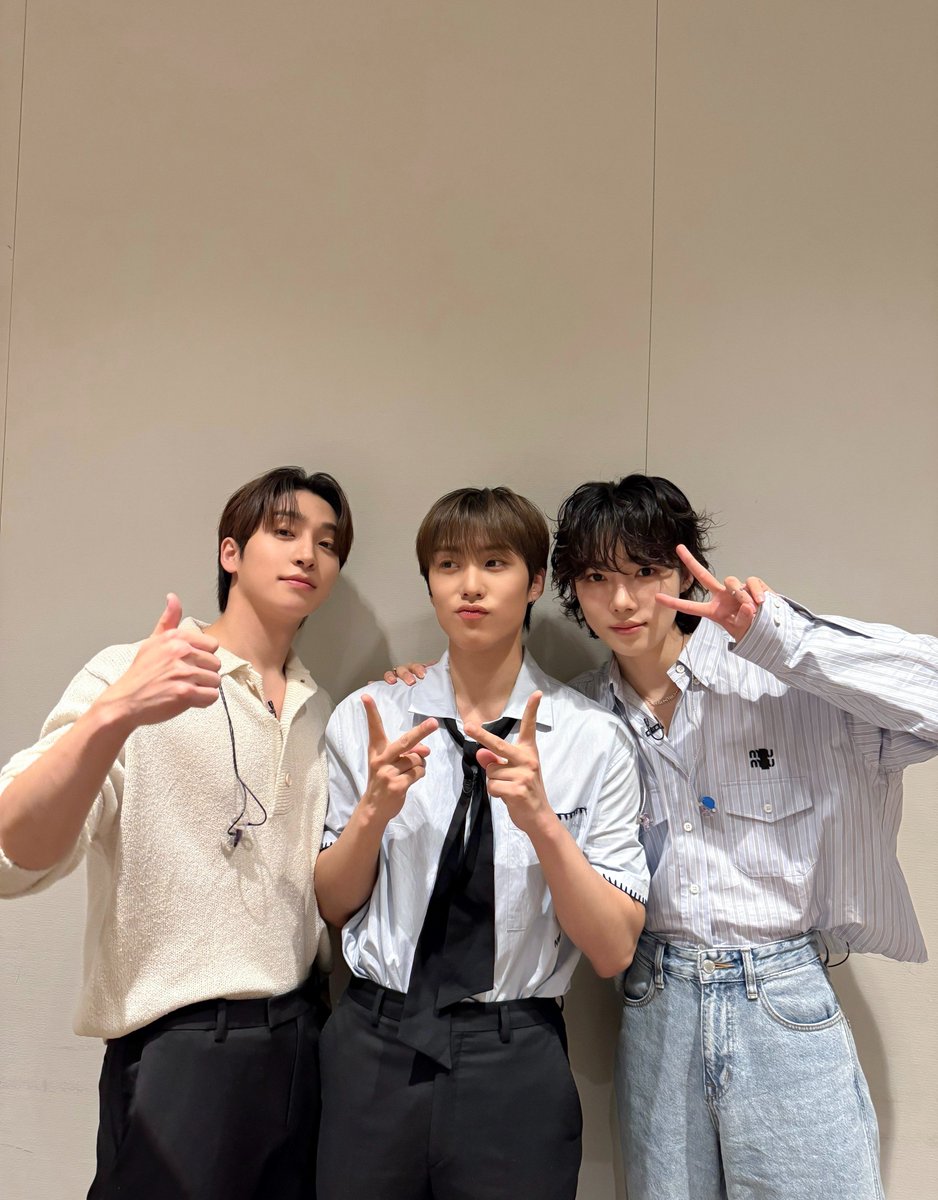 officl_theboyz's tweet photo. [📸] 더보이즈 상연&amp;제이콥&amp;뉴의 감미로운 리무진 서비스🎶 마음을 따뜻하게 만들어 주는 달달한 목소리 듣고 가세요🍃

🎤 https://t.co/txePMe4z7o

#THEBOYZ #더보이즈
#SANGYEON #상연 #JACOB #제이콥 #NEW #뉴 https://t.co/BpThQCaNtN