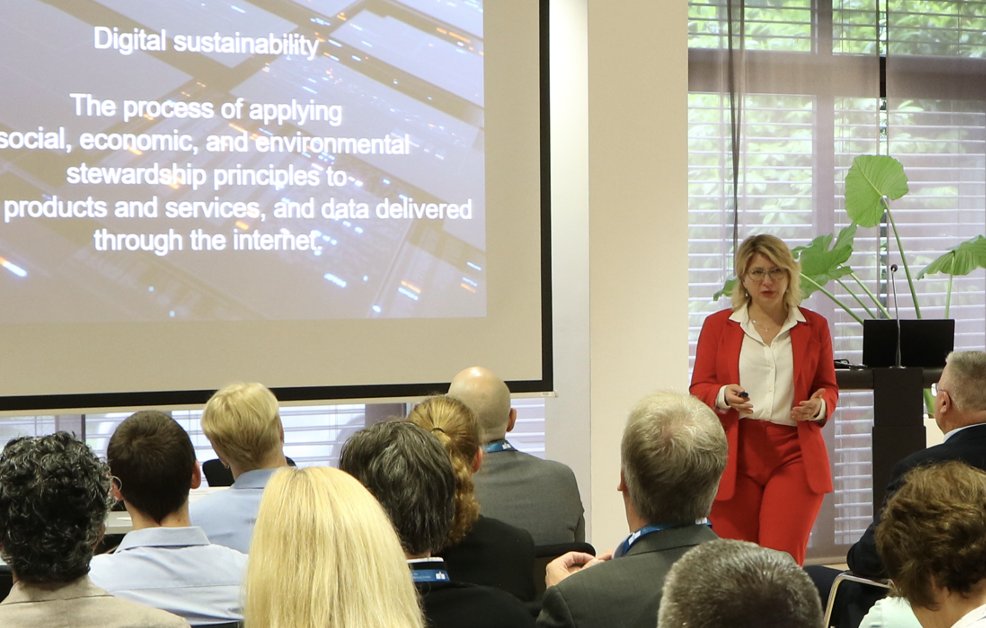 Discussing the Digital Sustainability at 37th(!) <a href="/BledConference/">38th Bled eConference, June 8 - 11, 2025, Bled, SI</a> having the much necessary debate on implementing #dataspaces as digital public infrastructure and impact of adoption with sound use cases @Innopay <a href="/OliverWyman/">Oliver Wyman</a>