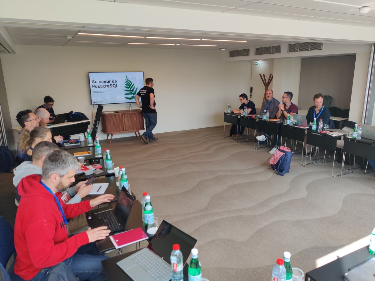 Début des ateliers. Les salles sont pleines pour la unconference (animé par databene) et la configuration PostgreSQL (animé par dbtune).

#pgday #postgresql