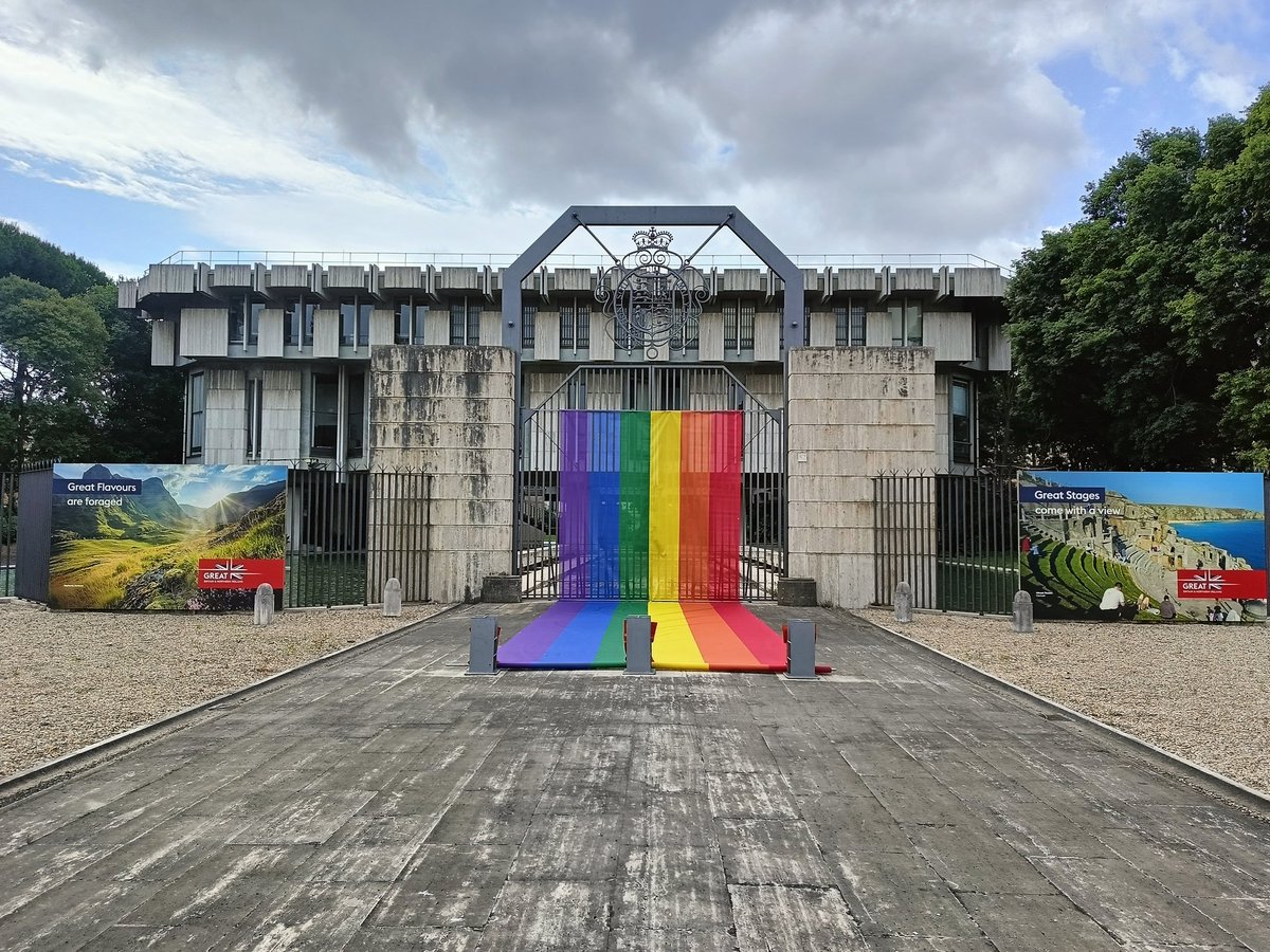 CerulloCerullo's tweet photo. Proud of our Embassy. Proud to be on the side of equality and justice. Always. 

#pride #romapride #ukinitaly https://t.co/3Ax5i7Zufr