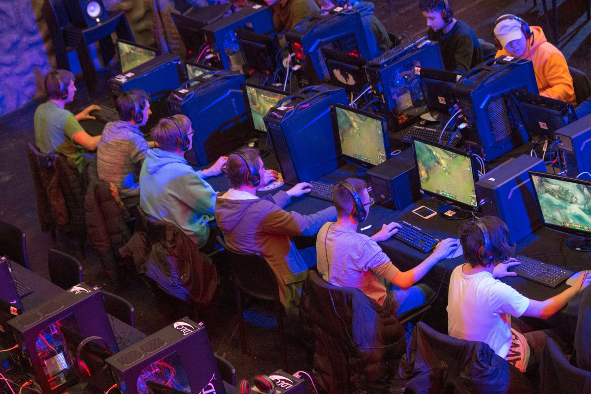 LANA France tweet media