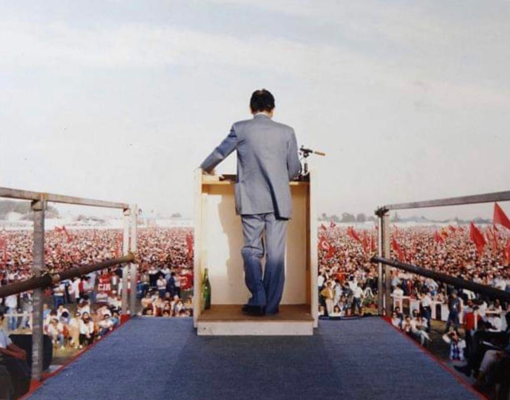 Enrico Berlinguer [15 Maggio 1922 - 11 Giugno 1984]

Foto di Luigi Ghirri a Reggio Emilia, 1983.